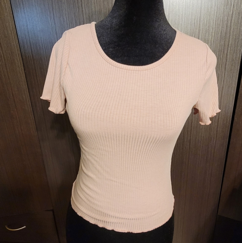 Caution to the wind girls Jr. Small pink shirt